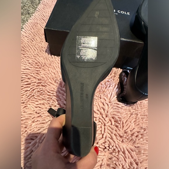 KENNETH COLE Black wedge heal strapped leather dress shoe - Picture 7 of 10